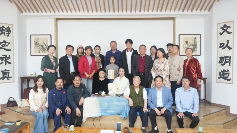 母爱承家风  温情润家教——记张脉贤母亲节专题讲座
